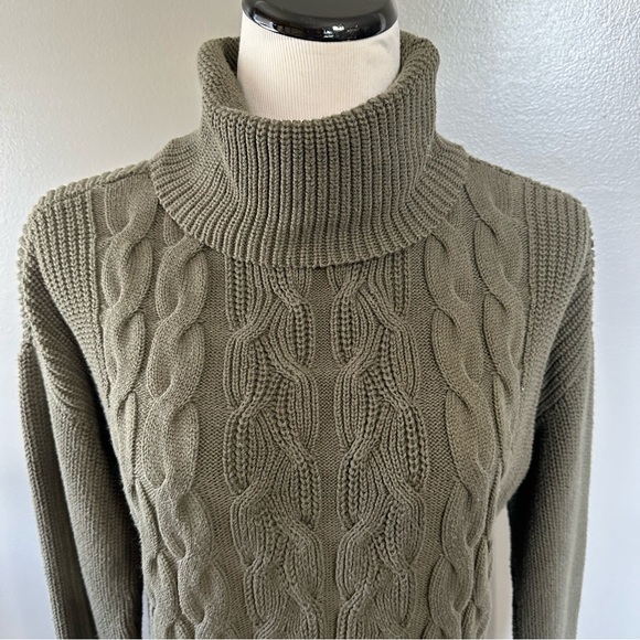 Gap women’s size medium cable‎ knit turtleneck sweater, long sleeve olive green - Picture 3 of 10